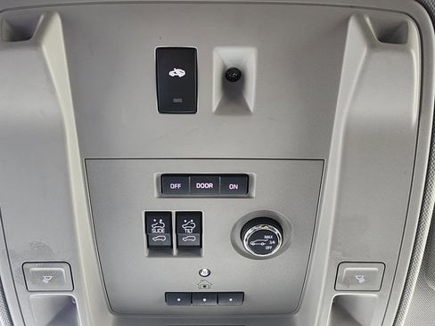 Used 2018 GMC Yukon SLT image 23