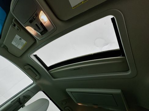 Used 2015 Toyota Sienna XLE Premium image 26