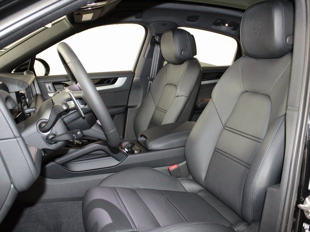 Certified 2026 Porsche Cayenne E-Hybrid Coupe AWD/4WD image 5