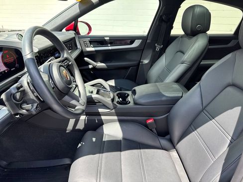 Used 2024 Porsche Cayenne Coupe AWD/4WD image 21