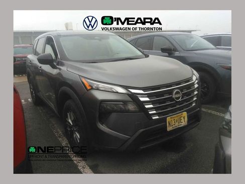 Used 2024 Nissan Rogue S image 1