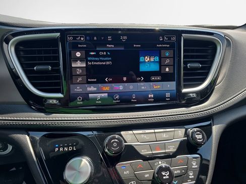 New 2027 Chrysler Pacifica Select AWD/4WD image 21