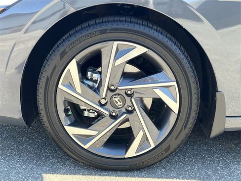 Used 2024 Hyundai Elantra Limited image 34