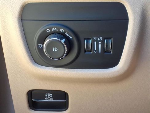 Used 2023 Jeep Grand Cherokee Limited image 28