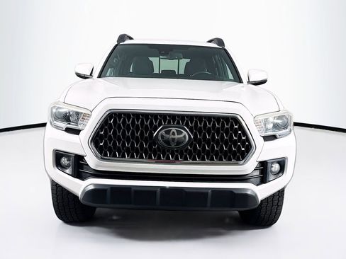 Used 2018 Toyota Tacoma TRD Off-Road image 2