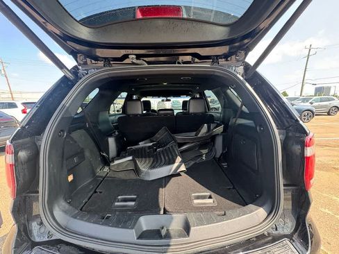 Used 2018 Ford Explorer XLT w/ Equipment Group 202A AWD/4WD image 14