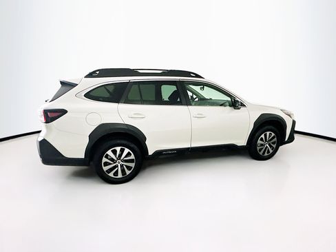 Used 2025 Subaru Outback Premium image 9