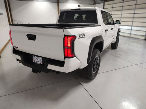 Used 2024 Toyota Tacoma TRD Off-Road image 13