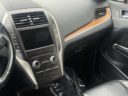 Used 2019 Lincoln MKC Select image 7