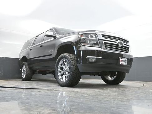 Used 2020 Chevrolet Suburban Premier AWD/4WD image 55