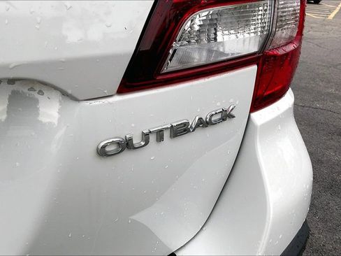 Used 2018 Subaru Outback 2.5i Limited AWD/4WD image 9