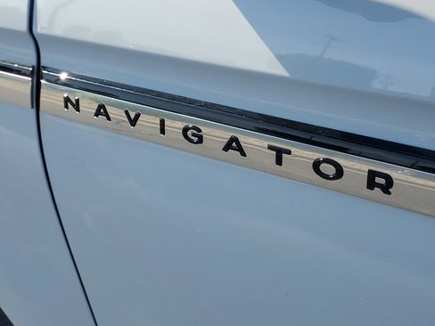 New 2026 Lincoln Navigator Reserve AWD/4WD image 7