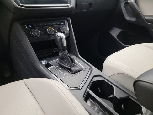 Used 2021 Volkswagen Tiguan SE image 26