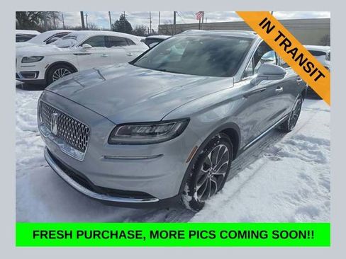 Used 2023 Lincoln Nautilus Reserve image 1