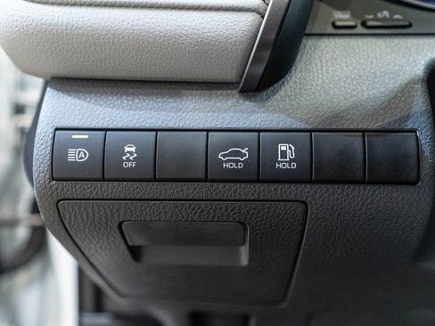 Used 2022 Toyota Camry SE w/ Carpet Mat Package (TMS) AWD/4WD image 21