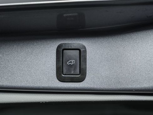 Used 2019 Toyota Highlander XLE w/ Protection Package #3 image 9