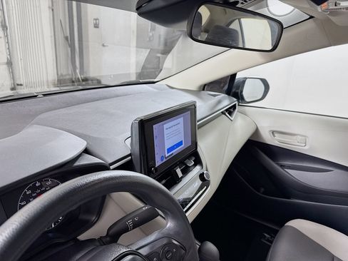 Used 2025 Toyota Corolla LE FWD image 6