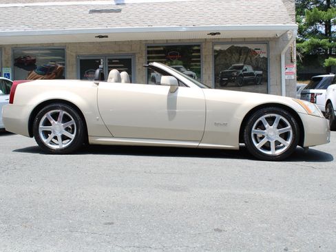 Used 2006 Cadillac XLR image 13