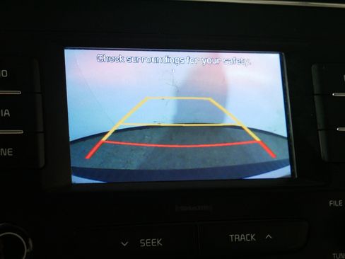 Used 2017 Kia Sedona L image 31