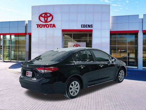 Used 2025 Toyota Corolla LE image 3