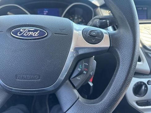 Used 2013 Ford Focus SE w/ SE Winter Pkg FWD image 12