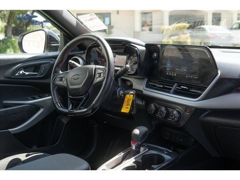 Used 2025 Chevrolet Trax RS w/ Driver Confidence Package FWD image 14