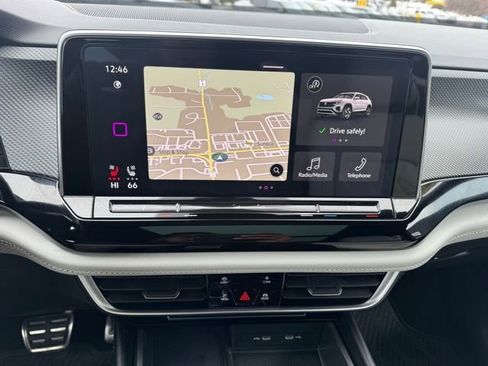 Used 2024 Volkswagen Atlas Cross Sport SEL Premium R-Line image 33