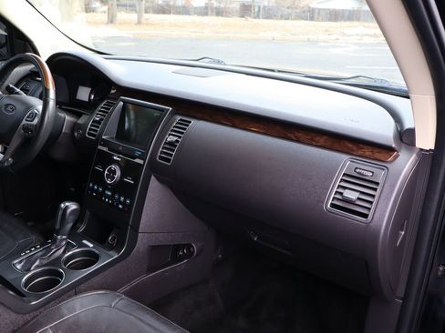 Used 2018 Ford Flex Limited image 17