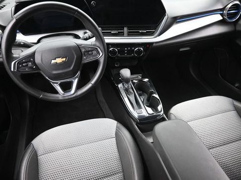 Used 2025 Chevrolet Trax LT w/ LT Convenience Package FWD image 15