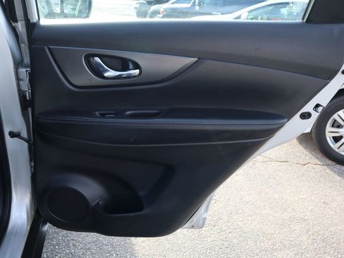 Used 2016 Nissan Rogue S image 17