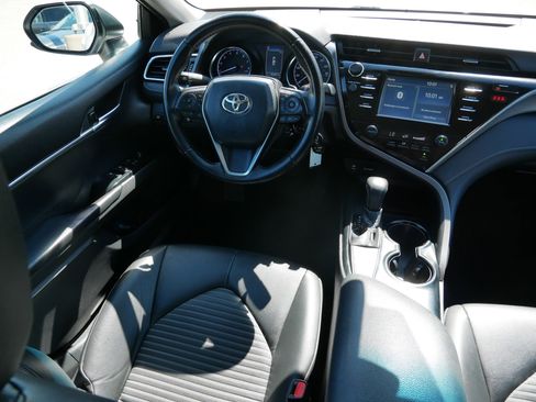 Used 2018 Toyota Camry SE image 9