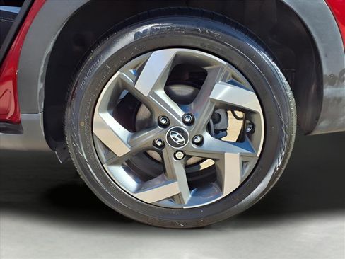 Used 2023 Hyundai Venue SEL image 9