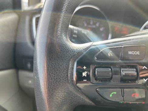 Used 2016 Kia Sedona LX w/ LX Convenience Package image 16