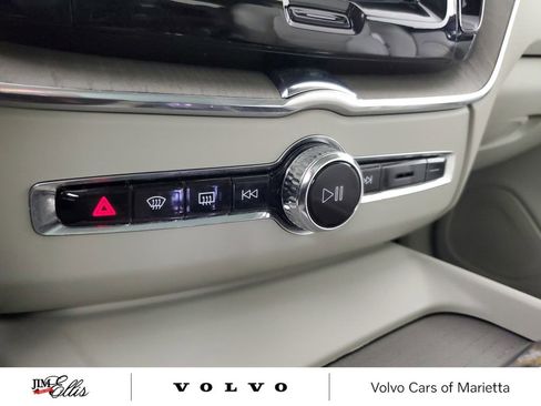 Used 2023 Volvo XC60 B5 Ultimate w/ Protection Package Premier image 31