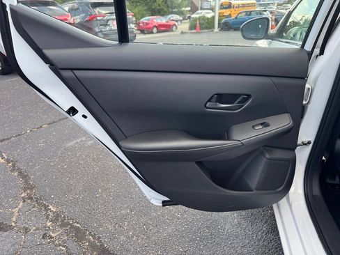 Used 2025 Nissan Sentra SV FWD image 17