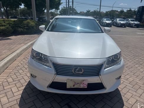 Used 2014 Lexus ES 350 w/ Luxury Package FWD image 2