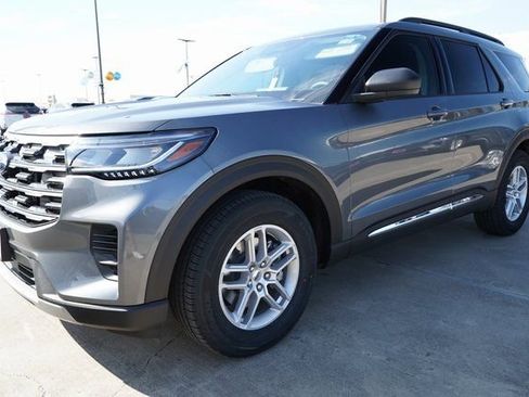 New 2025 Ford Explorer Active image 4