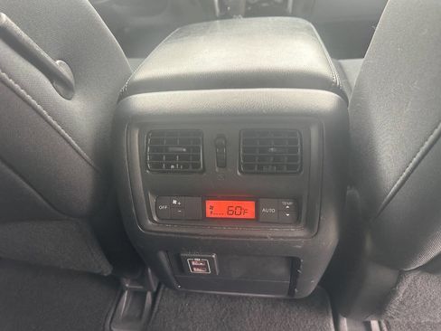 Used 2018 Nissan Pathfinder S AWD/4WD image 16