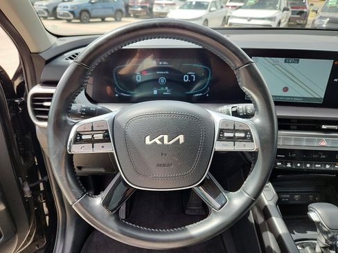 Used 2025 Kia Telluride S image 16
