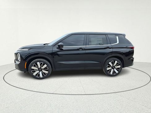 New 2026 Mitsubishi Outlander SE FWD image 3