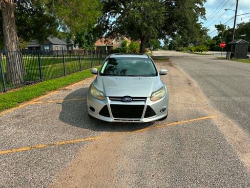 Used 2012 Ford Focus Titanium FWD image 3