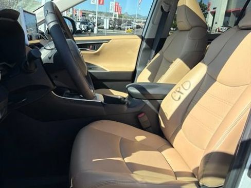 Used 2022 Toyota RAV4 Limited AWD/4WD image 18