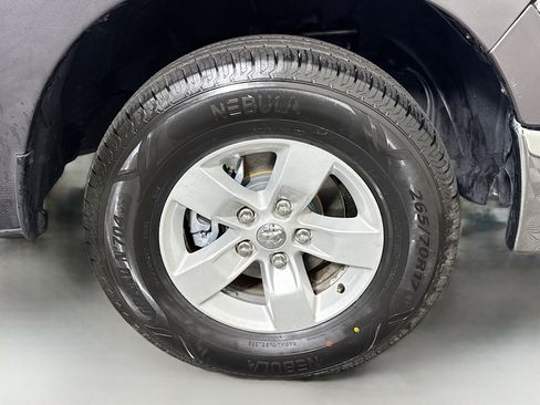 Used 2020 RAM 1500 Classic SLT image 31