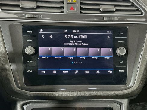 Used 2023 Volkswagen Tiguan SE FWD image 19