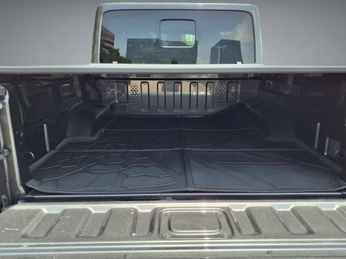 Used 2025 Jeep Gladiator Sport AWD/4WD image 10