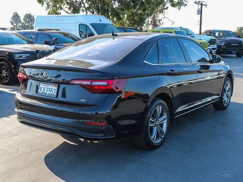 Used 2023 Volkswagen Jetta SE FWD image 9
