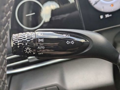 Used 2025 Hyundai Elantra Limited image 25