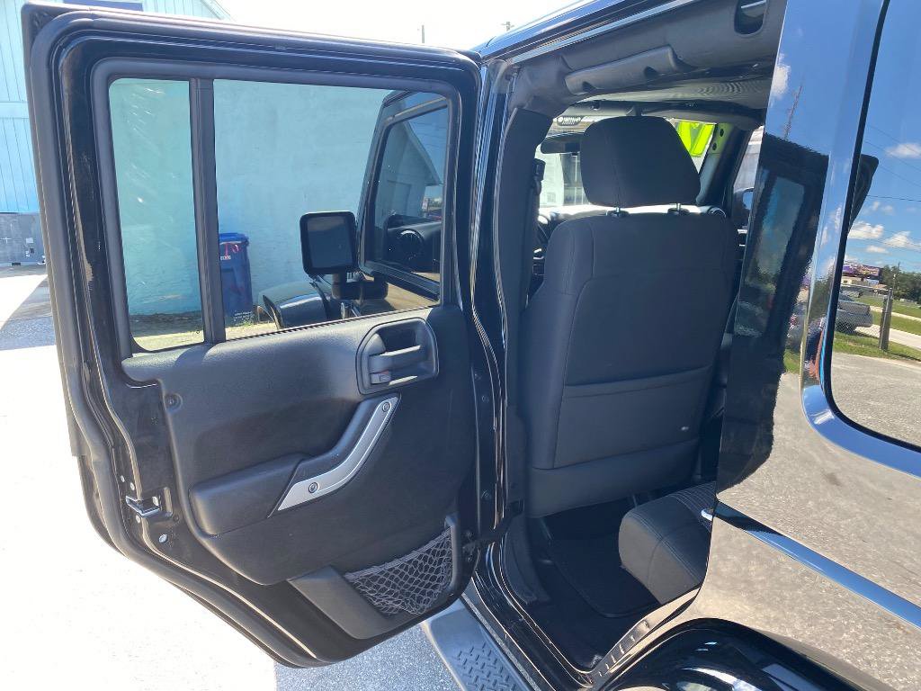 Used 2012 Jeep Wrangler Unlimited Sahara w/ Connectivity Group AWD/4WD image 15