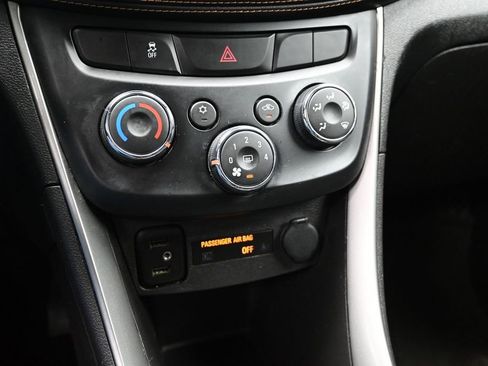 Used 2018 Chevrolet Trax LS FWD image 41