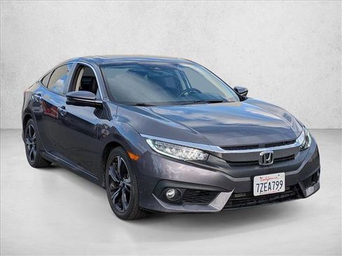 Used 2017 Honda Civic Touring image 2